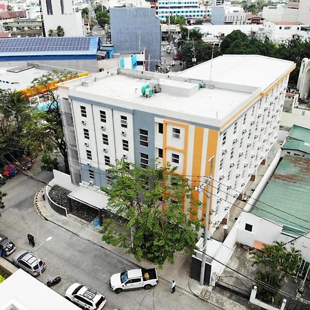 The City Flats Sacred Heart Makati City Bagian luar foto